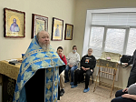 Священник совершил молебен в молельной комнате районной больницы села Верхний Мамон