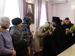 Епископ Россошанский и Острогожский Дионисий поздравил прекрасную половину приходского актива Ильинского кафедрального собора с праздником весны