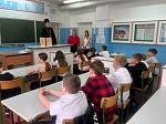 В Богучарской СОШ № 2 прошел классный час ко Дню славянской письменности со священником