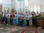 Епископ Россошанский и Острогожский Дионисий совершил Божественную литургию в храме Святого Духа с. Петренково Острогожского района
