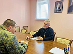 Руководитель епархиального отдела встретился с военным священником