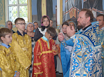 Благочинный Богучарского церковного округа совершил молебны на начало нового учебного года и подвел итоги благотворительной акции «Собери ребенка в школу»