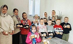 В храме Иоанна Богослова села Нижний Мамон для воспитанников воскресной школы состоялся мастер‑класс «Пасхальный сувенир»