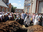 В Каменке совершили чины отпевания и погребения почетного настоятеля Казанского храма митрофорного протоиерея Александра Долгушева