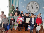 Благочинный вручил подарки воспитанникам социально-реабилитационного центра для несовершеннолетних в Кантемировке