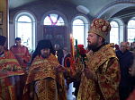Епископ Россошанский и Острогожский Дионисий возглавил Божественную литургию в храме Архистратига Божия Михаила города Острогожска