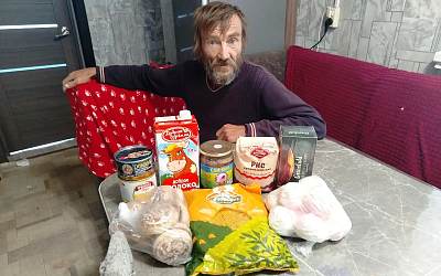 В селе Никольское-1 ко Дню пожилых людей раздали продуктовые наборы при поддержке благотворительного фонда «София»