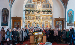 Прихожане различных храмов Калачеевского церковного округа поздравили семью благочинного с высокой наградой от президента Российской Федерации