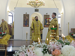 В день памяти Собора трех великих святителей Архипастырь совершил Божественную литургию в храме Всемилостивого Спаса г. Россошь