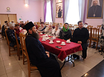 Секретарь Россошанской епархии вместе с клириками Свято‑Ильинского кафедрального собора поздравили прихожан с Днем пожилого человека
