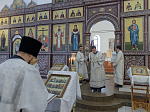 Преосвященнейший епископ Дионисий возглавил служение Божественной литургии в Воскресенском соборе Белогорского мужского монастыря