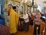 В Казанском храме Каменки совершили богослужение и поздравили матушку Надежду с Днем рождения