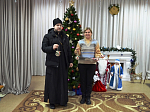 В Павловском благочинии продолжается вручение подарков по благотворительной акции «Рождественское чудо - детям»