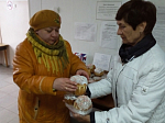 В Кантемировском районе одиноких пенсионеров и инвалидов угостили куличами