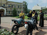 Преосвященнейший Дионисий, епископ Россошанский и Острогожский, освятил технику для участников специальной военной операции