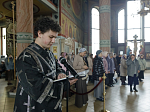 В пятницу Страстной седмицы Преосвященнейший епископ Дионисий совершил вечерню с выносом Плащаницы Спасителя в Ильинском кафедральном соборе Россоши