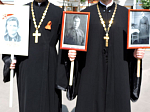 Священнослужители и прихожане храмов Острогожска участвовали в акции памяти «Бессмертный полк» 