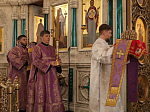 В четверг Страстной седмицы Правящий Архиерей совершил Литургию в Ильинском кафедральном соборе Россоши
