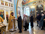 Настоятель храма Успения Пресвятой Богородицы города Калач поздравил прихожанок с Днем матери