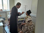Настоятель Преображенского храма села Заболотовка посетил Ольховатскую районную больницу