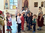 Воспитанники Манинского детского сада помолились за Божественной литургией в храме Великомученика и Победоносца Георгия села Манино