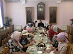 В преддверии Международного дня пожилых людей прошла встреча прихожан Ильинского кафедрального собора с помощником благочинного