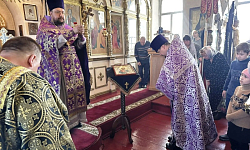 Прихожане храма святых апостолов Петра и Павла села Петропавловка поблагодарили иерея Дионисия Киреева за понесенные труды