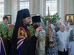 Епископ Россошанский и Острогожский Дионисий совершил Божественную литургию в храме Святого Духа с. Петренково Острогожского района