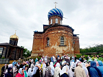 Благочинный Острогожского церковного округа иерей Алексий Курганский возглавил торжественное богослужение в храме Святого Духа села Петренково