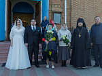Епископ Россошанский и Острогожский Дионисий совершил венчальную Литургию в храме святителя Митрофана, первого епископа Воронежского, села Верхний Мамон