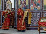В день Радоницы Преосвященнейший епископ Дионисий совершил Литургию в Воскресенском соборе Белогорского епархиального мужского монастыря