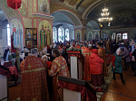Епископ Россошанский и Острогожский Дионисий возглавил Божественную литургию в храме Архистратига Божия Михаила города Острогожска