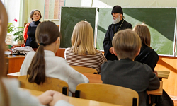 Чистота речи и Великий пост: клирик Калачеевского благочиния побеседовал с учениками гимназии № 1 города Калач