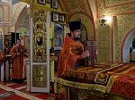 Епископ Россошанский и Острогожский Дионисий возглавил Божественную литургию в храме Архистратига Божия Михаила города Острогожска
