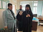 В Рождественский сочельник Преосвященнейший Дионисий, епископ Россошанский и Острогожский, посетил посетил акушерское отделение Россошанской районной больницы