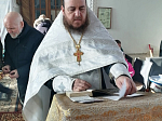 Священник совершил чин Великого освящения воды в храмах сел Верхний Мамон и Осетровка