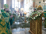 В канун праздника Святой Троицы Преосвященнейший епископ Дионисий совершил всенощное бдение в Свято-Ильинском кафедральном соборе г. Россошь