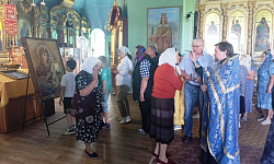 Жители села Солдатское собрались в храме, чтобы помолиться перед чудотворным образом иконы Божией Матери «Оршанская»
