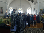 Епископ Дионисий совершил Литургию Преждеосвященных Даров в храме святителя Тихона, епископа Воронежского, Задонского чудотворца села Шубное Острогожского района