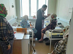Настоятель Преображенского храма села Заболотовка посетил Ольховатскую районную больницу