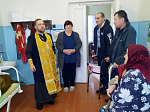 Священник посетил Таловскую сельскую больницу