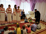 Воспитанники воскресной школы «Добро» посетили Россошанский социально-реабилитационный центр и поздравили ребят с Днем защиты детей