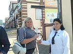 «Белый цветок» в Острогожске: студенты и сотрудники колледжей приняли участие в благотворительной акции