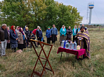 В селе Верхние Марки совершен молебен у стен Крестовоздвиженского храма