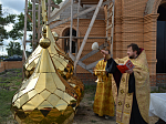 Освящение маковок и крестов для строящегося храма