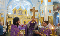 В Свято‑Тихоновском соборном храме города Острогожска прошел чин Воздвижения Креста Господня
