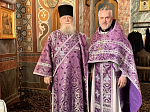 В Неделю Крестопоклонную епископ Дионисий совершил Божественную литургию в Свято-Троицком соборе Серафимо-Дивеевского монастыря в с. Дивеево Нижегородской области