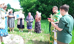 В день престольного праздника иерей Дионисий Киреев совершил Божественную литургию в храме преподобного Сергия, игумена Радонежского села Квашино