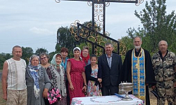  В селе Журавка Богучарского района освящен Поклонный крест