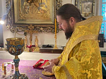 Епископ Россошанский и Острогожский Дионисий совершил Божественную литургию в Свято-Троицком соборе Раифского Богородицкого мужского монастыря